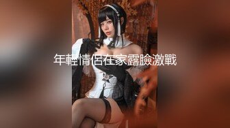 [MP4/ 175M] 骚货老婆巨无霸自慰，老公的小鸡巴已满足不了需求，老公手拿假屌帮忙插！